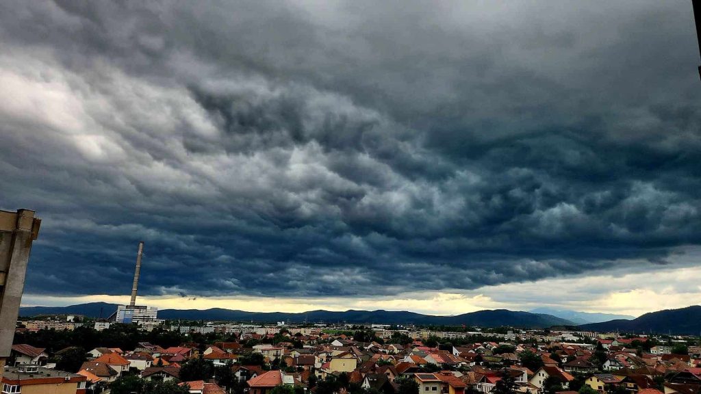 Val de căldură cu temperaturi de până la 37 de grade și furtuni violente în România până duminică 19 iulie 2026 anunță ANM