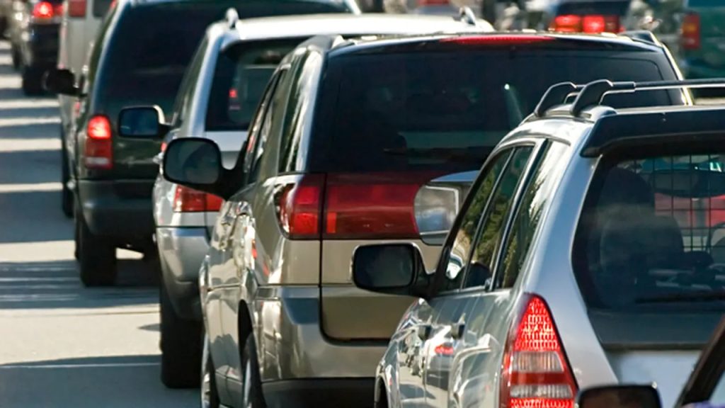 Trafic intens pe Valea Prahovei și Valea Oltului. Unde sunt cele mai mari coloane vineri după-amiază
