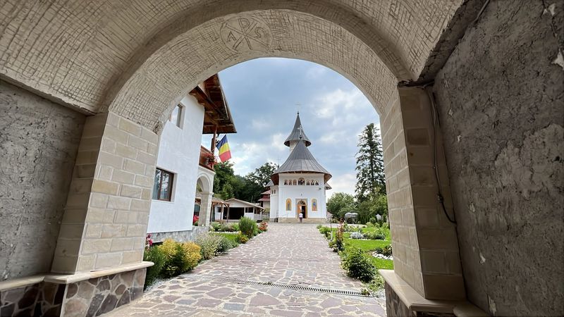 Cum a murit părintele Serafim, starețul Mănăstirii Bisericani. „Știa să-ți pună balsam pe rană”