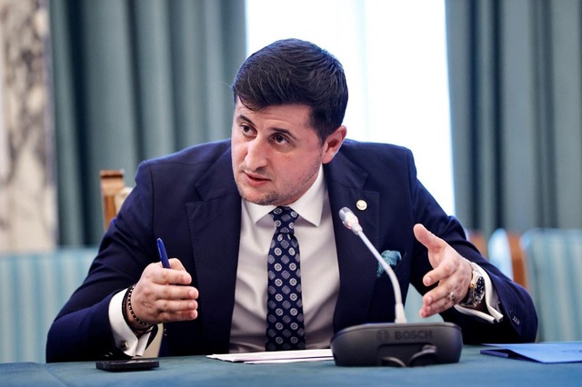 Senatorul PNL Lucian Rusu: Jalonul din PNRR privind decarbonizarea sectorului energetic nu vizează închiderea grupurilor energetice pe cărbune şi nici a termocentralelor, ci modernizarea sistemului de încălzire