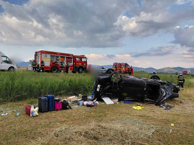 UPDATE - Accident pe DN 1 Cluj-Napoca - Oradea, în apropierea localităţii Huedin - Şase persoane au fost rănite. Traficul este oprit - FOTO