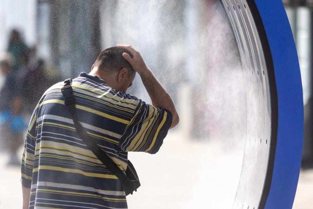 ANM: Caniculă extremă, nopți tropicale și vijelii puternice în București