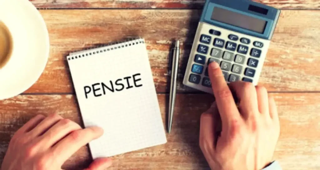 Pe ce dată se plătesc pensiile în august 2026 prin Poștă și când intră banii pe card?