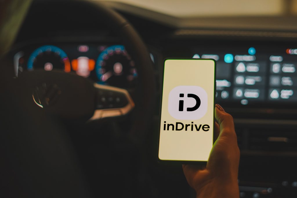 Concurent gigant în România pentru Uber și Bolt. Unicornul inDrive intră pe piața locală