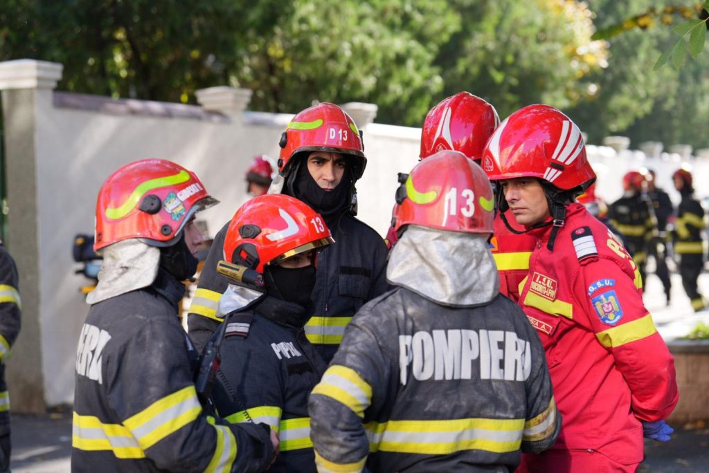 Explozie și incendiu într-un salon de înfrumusețare din Iași / Verificările efectuate de pompieri au arătat că incendiul ar fi fost provocat intenționat