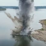 VIDEO&FOTO Imagini spectaculoase cu stânca Pârjoaia aruncată în aer, pentru devierea cursului Dunării. Miruță: E un succes!