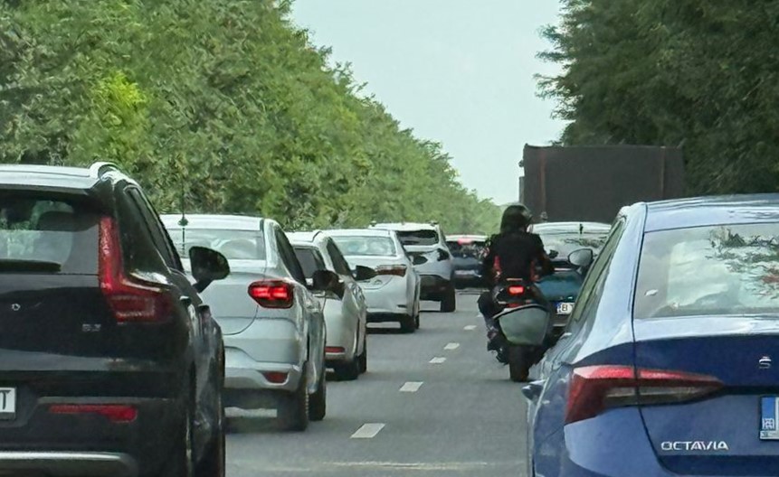Trafic îngreunat pe autostrăzile A2 și A4 spre litoral, precum și pe DN39, în zona Eforie Nord