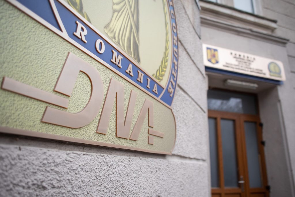 STENOGRAME: „Toţi numai după şpagă veniţi!” / Afaceristul şi directorul Uzinei Mecanice Bucureşti puseseră ochii şi pe banii din SAFE / Directorii şi afaceristul, arestaţi la domiciliu pentru corupţie