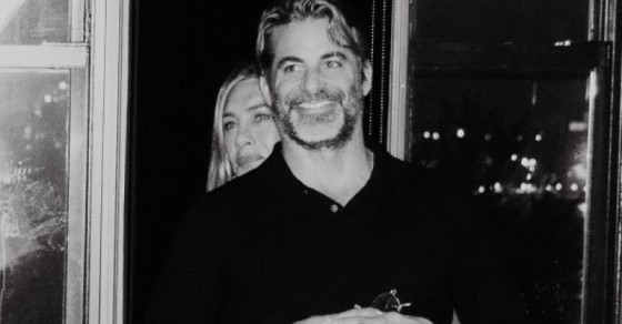 De ce sunt îngrijorați prietenii lui Jennifer Aniston. Iubitul actriței, acuzat că îi exploatează imaginea
