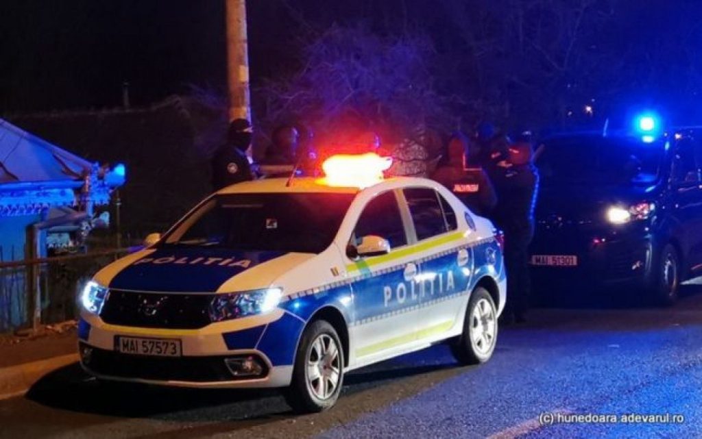 Polițist lovit în cap cu o bâtă de o adolescentă din județul Covasna