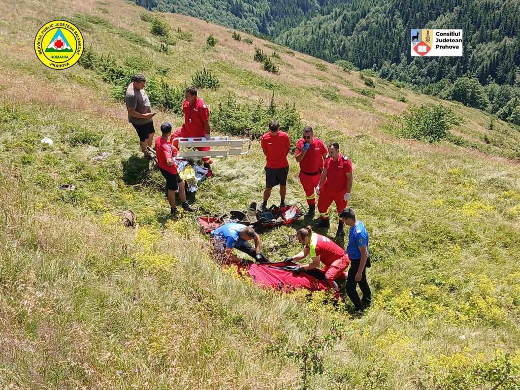 Tragedie în Munții Grohotiș. Un bărbat de 69 de ani a murit la cules de afine, în Prahova
