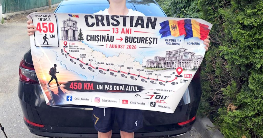 „Nu am obosit”. Băiatul de 13 ani care merge pe jos de la Chișinău la București a ajuns în România. Oamenii l-au întâmpinat cu apă și mâncare