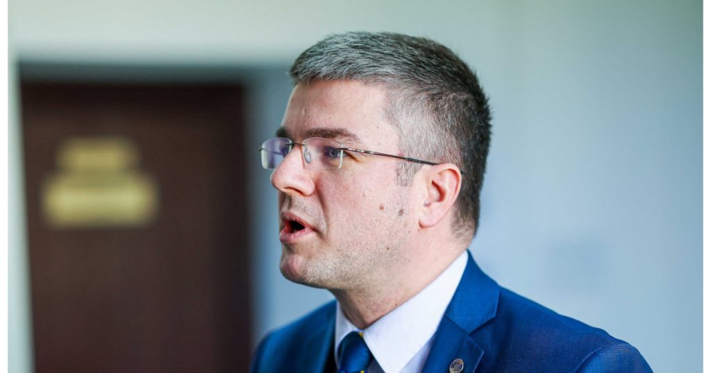 „Grindeanu minte mult şi amestecă foarte mult subiectele”. Ce îi reproșează Irineu Darău președintelui PSD