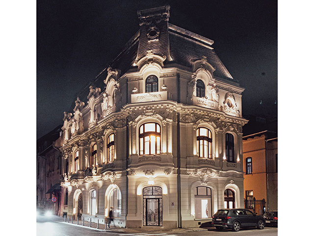 Unii consumatori, industriali sau de talie mai mică, încep să anunţe măsuri voluntare de economisire a energiei. „Impactul combinat poate fi semnificativ. Responsabilitatea nu e ceva abstract.“ Cine continuă să facă risipă?