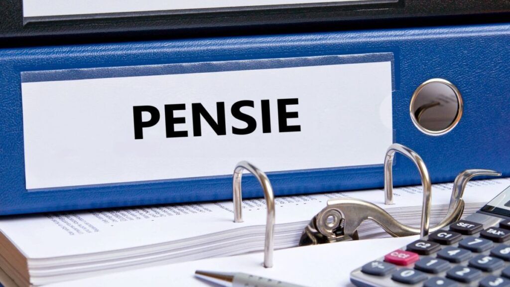 Femeile ies tot mai târziu la pensie. Schimbarea care se aplică din august