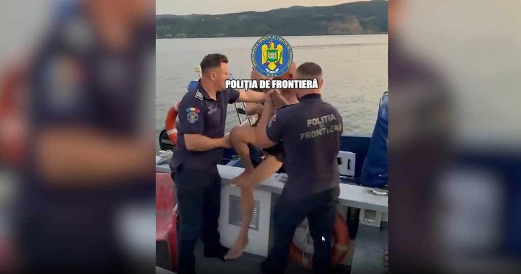 A adormit pe un colac și s-a trezit în derivă în mijlocul Dunării. Cetăţean sârb, salvat de poliţiştii români de frontieră în Mehedinţi