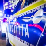Și-a bătut soția, apoi a intrat cu mașina într-un gard
