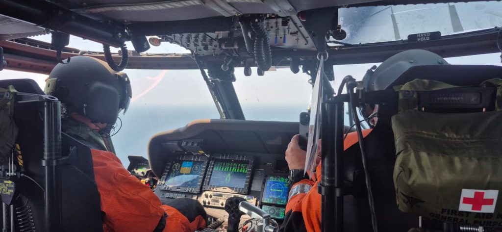 Evacuare de urgență din largul Mării Negre. Un rănit a fost preluat cu un elicopter Black Hawk