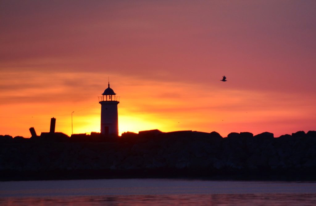 Vacanța la mare nu se măsoară în mezeluri, cozi și excese, ci în răsărituri, valuri și clipe de neuitat | FOTO