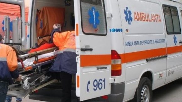 Copilul rănit în accidentul de pe DEx12, în Olt, transferat în stare foarte gravă la București. Părinții au rămas internați la Slatina