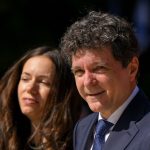 UPDATE - Partenera preşedintelui Nicuşor Dan îşi publică declaraţiile de avere şi de interese / Ce conţin cele două documente