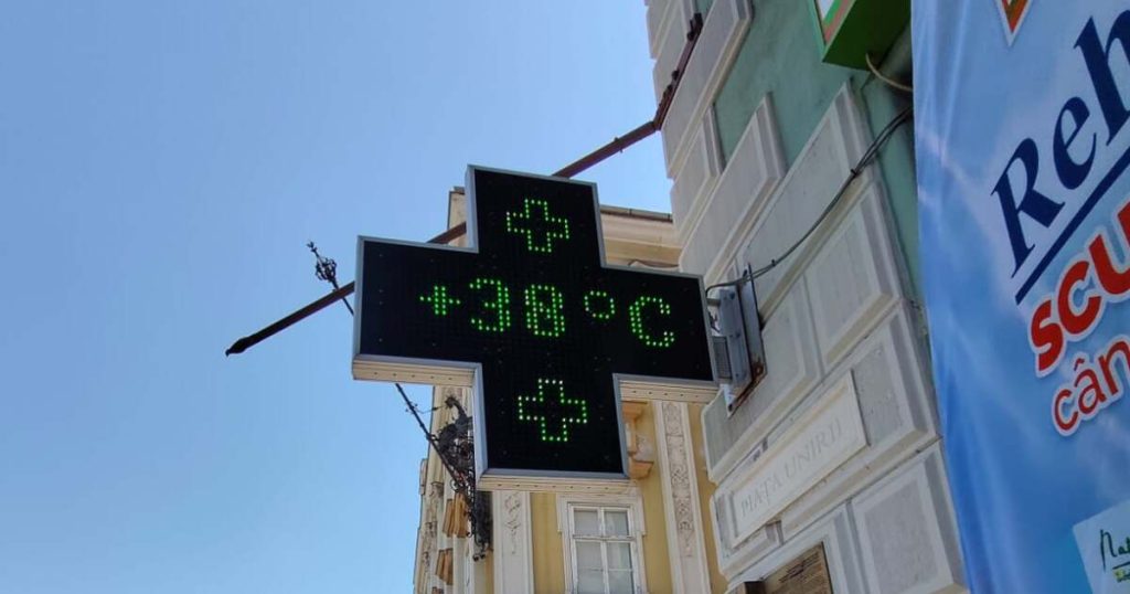 Codul Roșu de caniculă se extinde în Timiș până vineri. Urmează și ploi