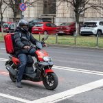 Patronatul Importatorilor de Forţă de Muncă: Responsabilitatea pentru condiţiile de igienă în care muncitorii străini angajaţi ca livratori transportă comenzile revine angajatorilor. Peste 10.600 de salariaţi străini, în domeniu
