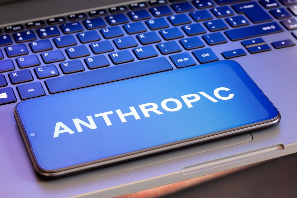 Modelele AI de la Anthropic și OpenAI au mințit și au creat identități false pentru a desfășura un atac cibernetic