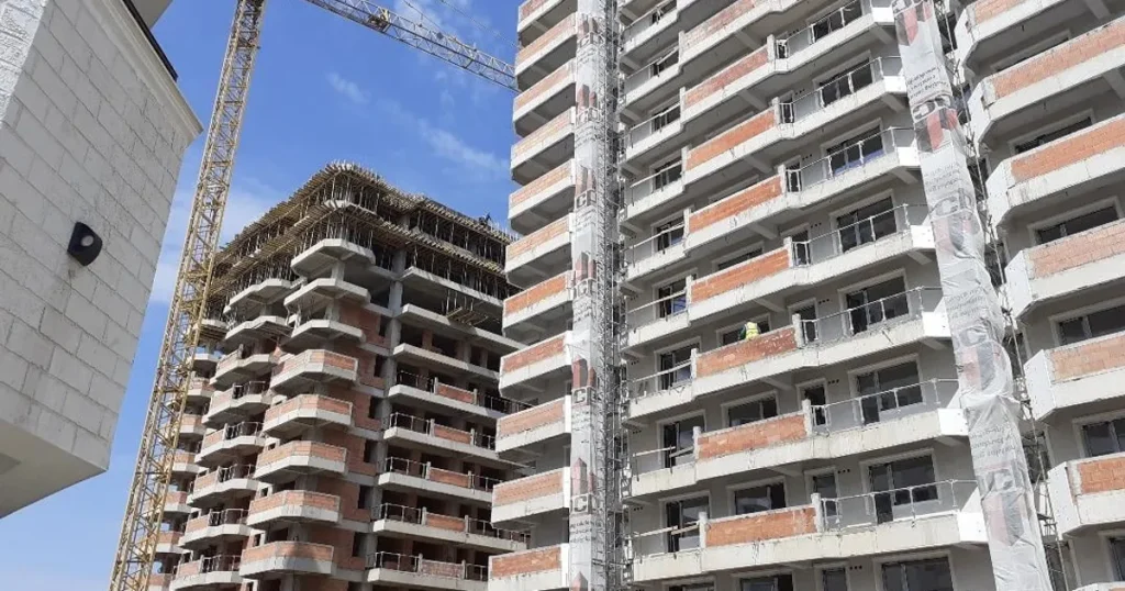 Constructorii au avut în 2025 un an de aur: profiturile au explodat, dar numărul angajaților a scăzut