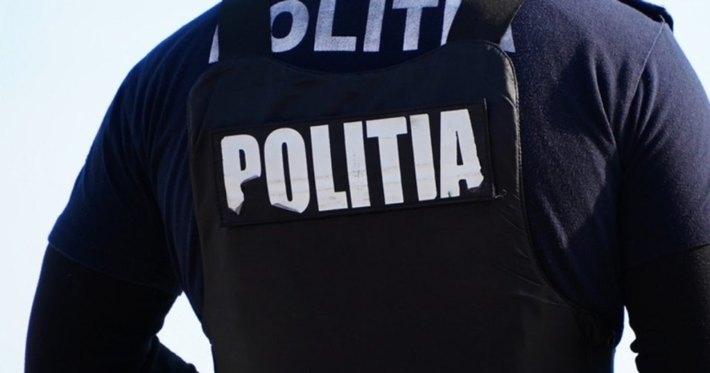 Copil de 2 ani, amenințat cu moartea de tatăl său. Bărbatul avea un cutter asupra lui. Au intervenit trupele speciale