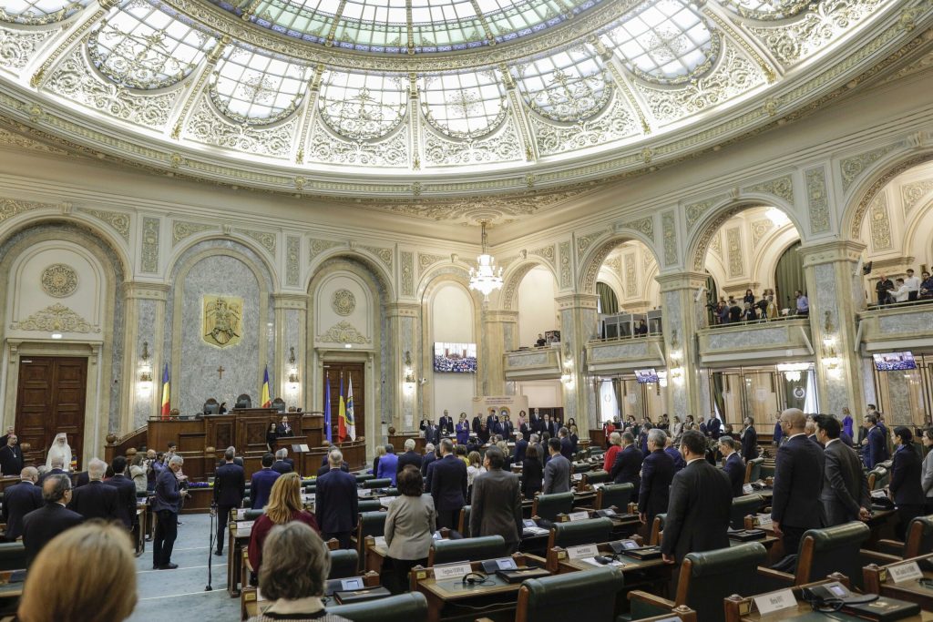 Parlamentul a adoptat noua Lege a integrității, cu amendamentul PSD pentru Fritz. Circ în Senat cu amante și parteneriate gay