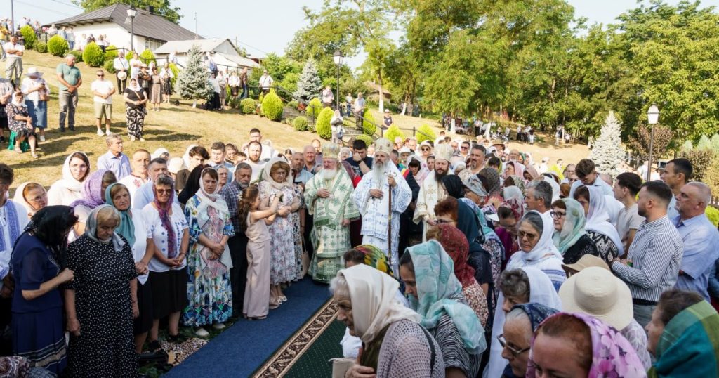 Sfântul Ioan Iacob, sărbătorit la el acasă