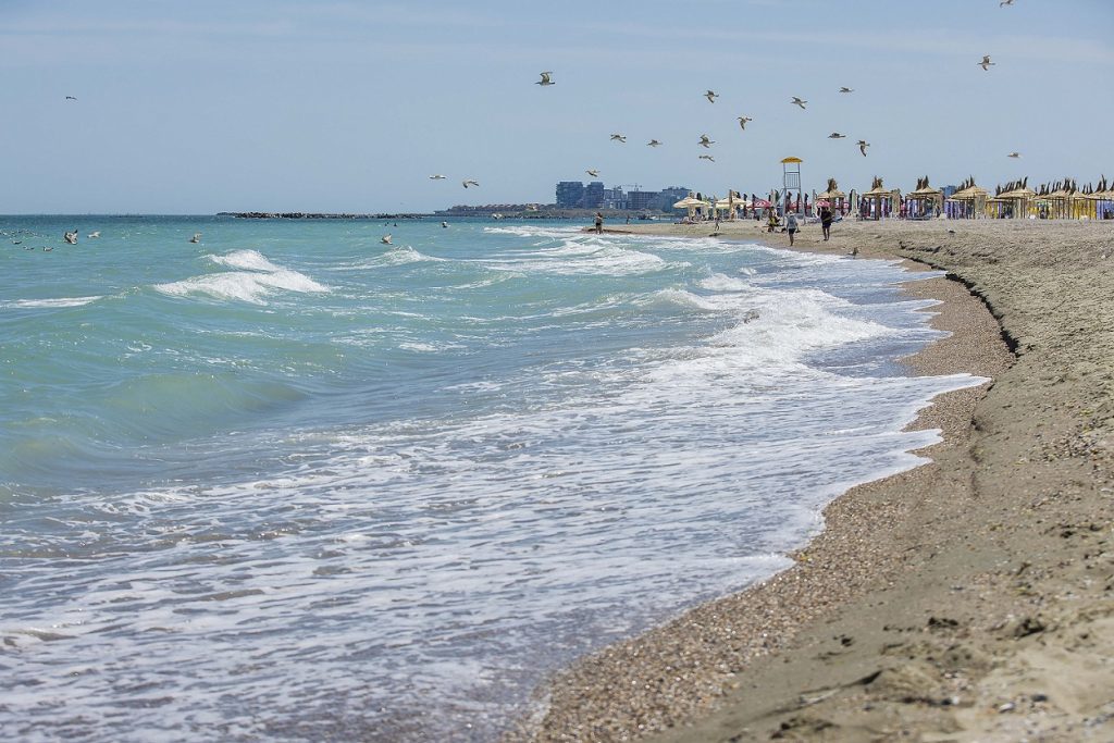 O dronă a fost găsită în mare, în dreptul unei plaje din Mamaia (Video). Aparatul va fi analizat de SRI