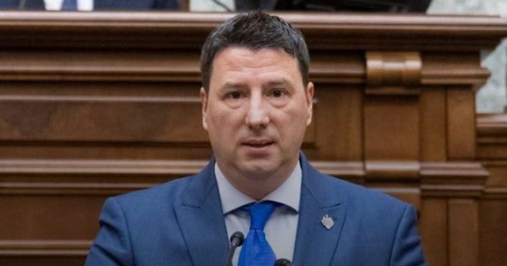Grupul PACE-Întâi România rămâne la limita supraviețuirii în Senat, după ce parlamentarul Paul Gheorghe a trecut la AUR