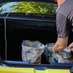 Taximetrist din Bucureşti, prins în timp ce vindea materiale pirotehnice suporterilor care vor asista la meciul FC Beitar Ierusalim - FK Austria Viena, care va avea loc la Ploieşti