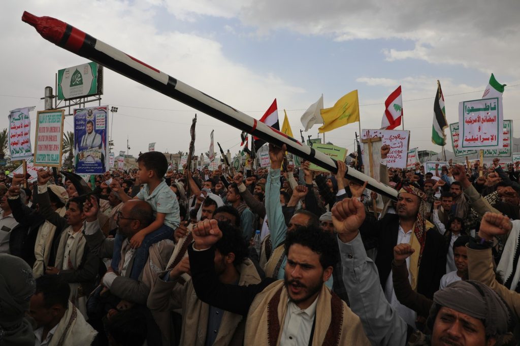 Două petroliere, lovite de milițiile Houthi. Exporturile de petrol din Arabia Saudită sunt periclitate