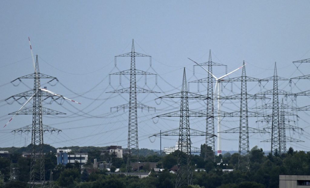 România a înregistrat miercuri seară unul dintre cele mai ridicate niveluri ale consumului de energie electrică din această vară, deși Guvernul a făcut apel la economisire