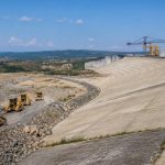 Senatorul liberal Lucian Rusu anunţă semnarea contractului pentru echipamentele la Barajul Hidroenergetic de la Paşcani, în valoare de peste 93 milioane de lei/ Investiţia a început în urmă cu 40 de ani, fiind abandonată în 1989