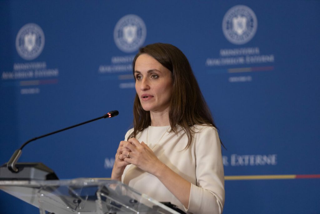 Țoiu: Peste 500.000 de servicii consulare în acest an. Din septembrie, unele acte vor fi emise pe loc