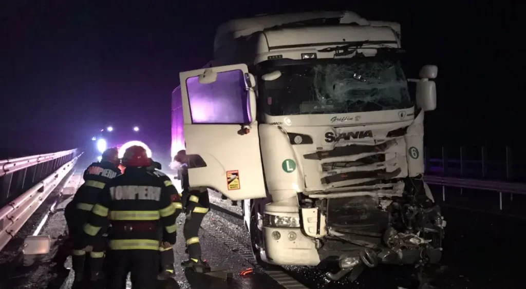 Coliziune între două autotiruri pe Autostrada Sebeș-Turda, la kilometrul 46