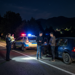Tânăr de 17 ani din Timiş, reţinut de poliţişti după ce a furat două maşini, pe care le-a condus fără a deţine permis