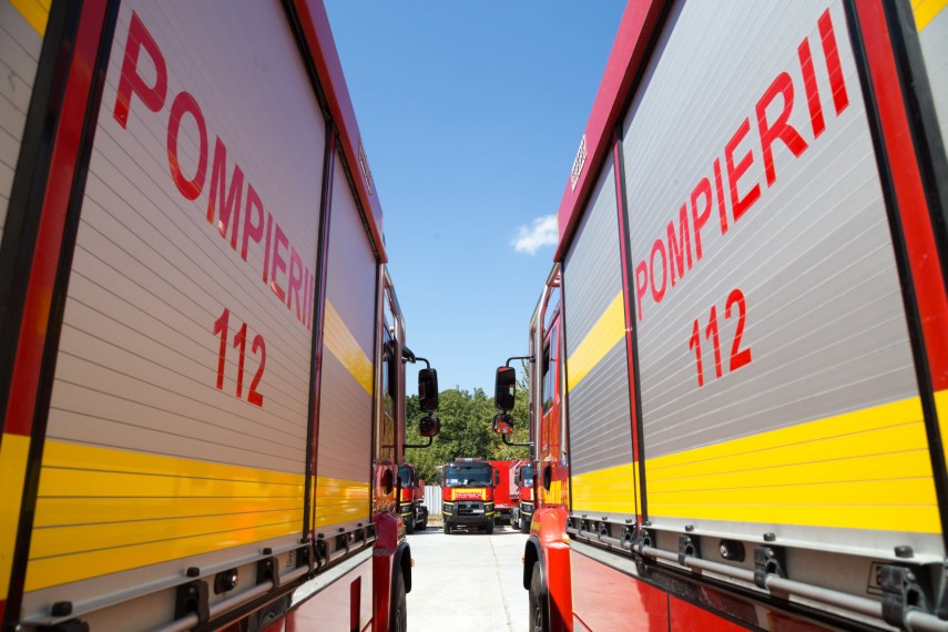 Știri Constanta: Explozie urmata de incendiu intr-o locuinta din Silistea. Pompierii intervin cu mai multe autospeciale