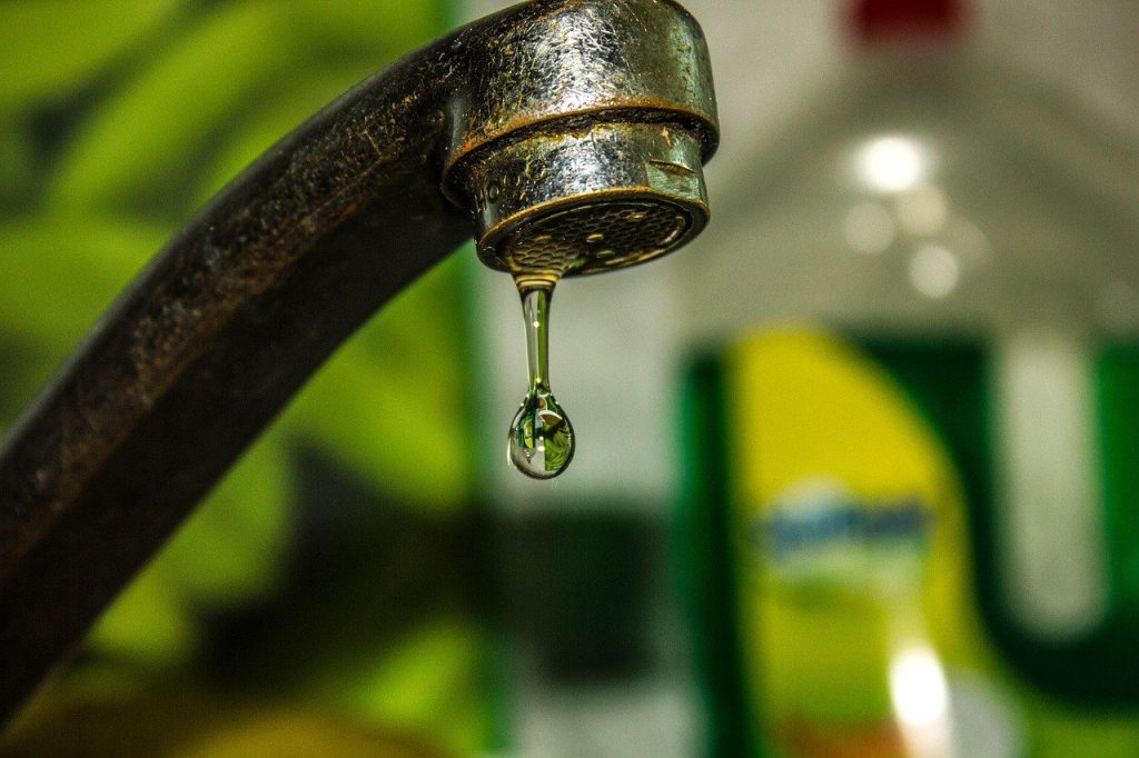 Restricţii în furnizarea apei potabile în zeci de localități din Mureș și Bihor, ca urmare a consumului excesiv pe fondul caniculei