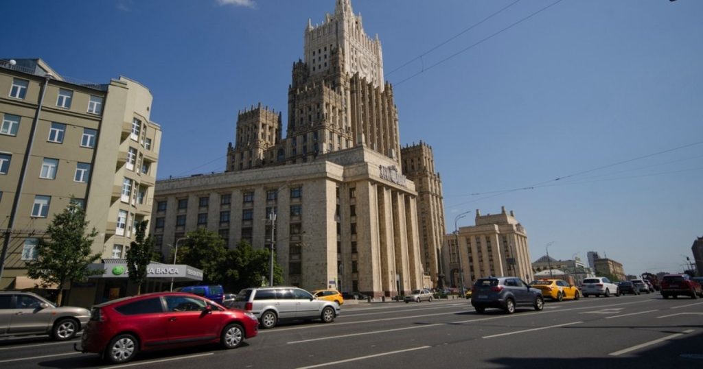 Rusia anunță că nu își recheamă ambasadorul din România, dar promite un răspuns după expulzarea unui diplomat rus