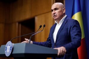 Bolojan spune că în următoarea perioadă ar trebui să apară o temperare a preţurilor la combustibil