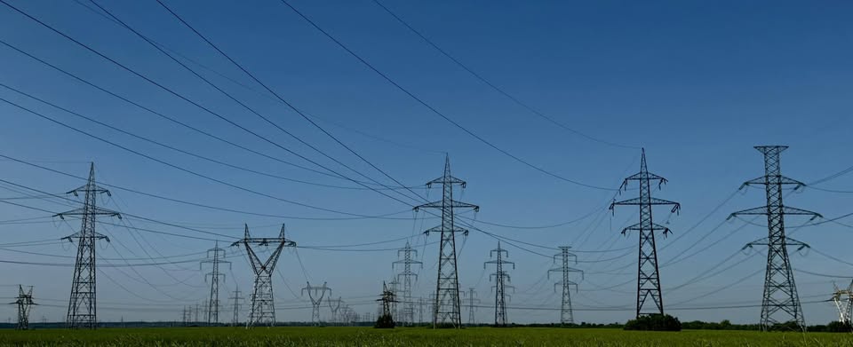 Transelectrica: Românii și-au redus consumul de energie cu aproximativ 300 MW față de cel prognozat, în orele de vârf