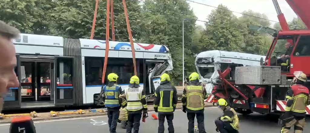 Coliziune între două tramvaie în Germania, orașul Gelsenkirchen, soldată cu 25 de răniţi, dintre care zece în stare gravă