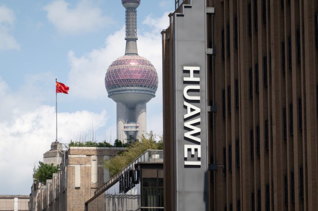 China acuză SUA că face presiuni în Argentina din cauza Huawei / Tensiunile dintre cele două puteri se amplifică