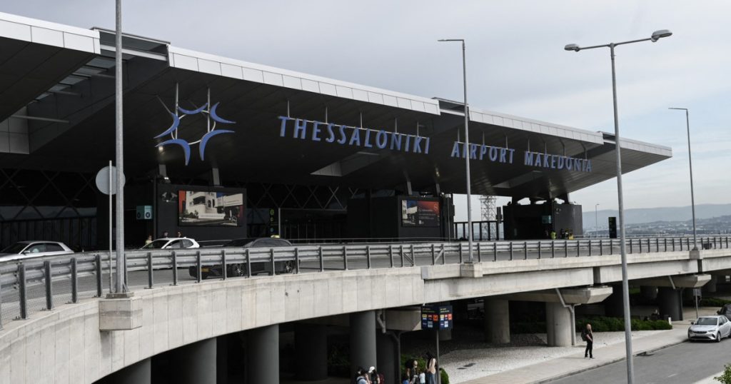 Zbor anulat după ce o pasăre a fost găsită în motorul unui avion pe un aeroport din Grecia
