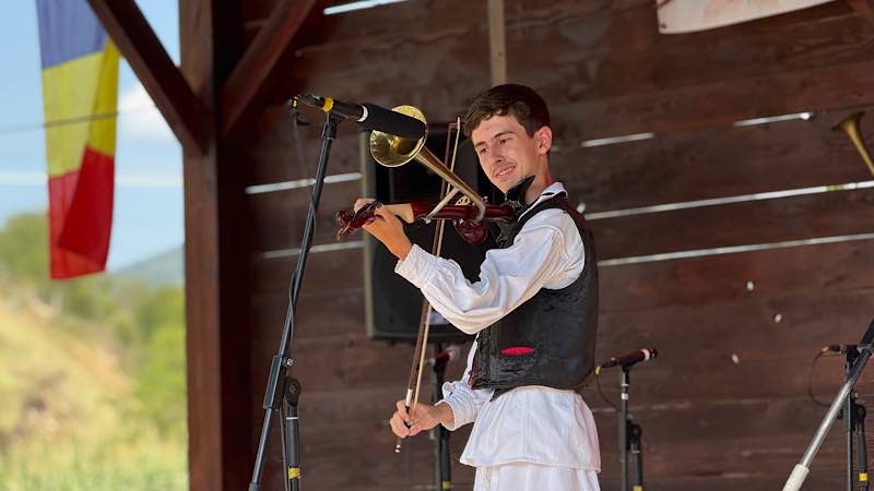 Festivalul-Concurs al Viorii cu Goarnă „Dorel Codoban” revine la Roșia cu cea de-a XIII-a ediție